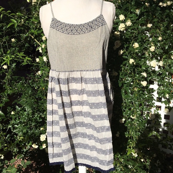 HEM & THREAD Lace UP Dress - Picture 2 of 4